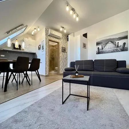Molo Apartment *